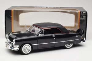 Ford Deluxe Cabriolet Noir Maisto 1:18 31681 Métal Moulé — image 8 sur 8