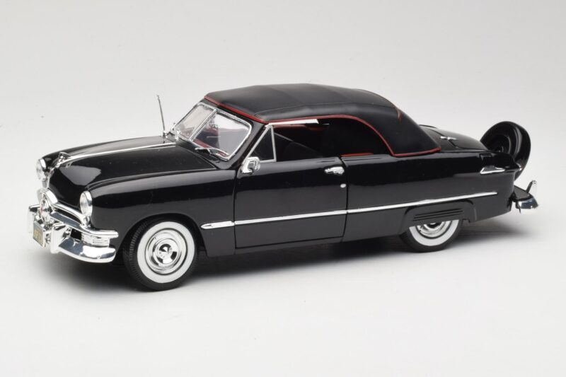 Ford Deluxe Cabriolet Noir Maisto 1:18 31681 Métal Moulé