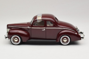 Ford Deluxe Coupe Rouge Foncé ERTL 1:18 7936 Métal Moulé — image 4 sur 7
