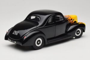Ford Deluxe Hot Rod Noir Universal Hobbies 1:18 6002 Métal Moulé — image 3 sur 8