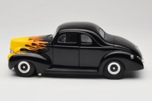 Ford Deluxe Hot Rod Noir Universal Hobbies 1:18 6002 Métal Moulé — image 4 sur 8