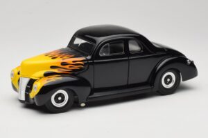 Ford Deluxe Hot Rod Noir Universal Hobbies 1:18 6002 Métal Moulé