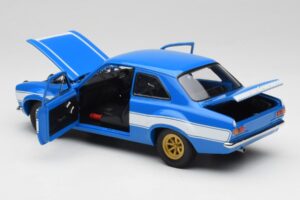 Ford Escort Mk1 RS 1600 Bleu Blanc Bandes Minichamps 1:18 100688102 Métal Moulé — image 5 sur 8