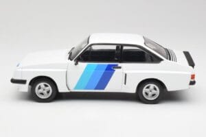 Ford Escort Mk2 RS 2000 X-Pack Diamond Blanc & Bleu Decor MCG 1:18 MCG18351 Métal Moulé — image 3 sur 6