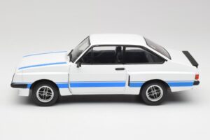 Ford Escort Mk2 RS 2000 X-Pack Diamond Blanc & Bleu Stripe MCG 1:18 MCG18350 Métal Moulé — image 3 sur 6
