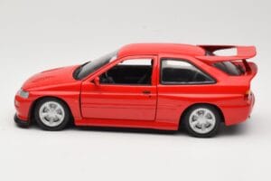 Ford Escort Mk5 RS Cosworth Rouge UT Models 1:18 180082102 Métal Moulé — image 4 sur 8