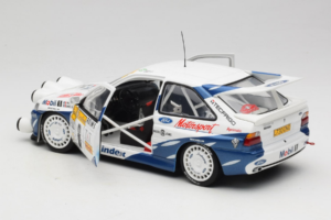 Ford Escort RS Cosworth Mobil 1 #6 F. Delecour / D. Grataloup Rally Monte Carlo Night Version Winner 1994 UT Models 1:18 3945 — image 5 sur 8