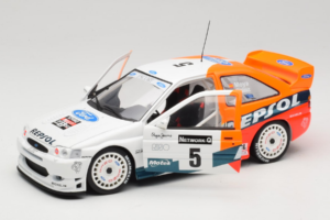 Ford Escort RS Cosworth Repsol #5 C. Sainz / L. Moya RAC Rally 1997 UT Models 1:18 39750 Métal Moulé — image 2 sur 8