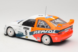 Ford Escort RS Cosworth Repsol #5 C. Sainz / L. Moya RAC Rally 1997 UT Models 1:18 39750 Métal Moulé — image 7 sur 8