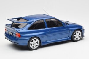 Ford Escort RS Cosworth Bleu IXO 1:18 18CMC180 Métal Moulé — image 2 sur 6
