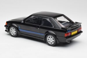 Ford Escort RS Turbo Voiture Privée Princesse Diana Noir MCG 1:18 MCG18420 Métal Moulé — image 5 sur 6