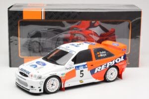 Ford Escort WRC #5 C. Sainz / L. Moya Winner Acropolis Rally 1997 IXO 1:18 18RMC172A Métal Moulé — image 6 sur 6