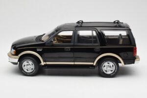 Ford Expedition Eddie Bauer Noir UT Models 1:18 22710 Métal Moulé — image 5 sur 7