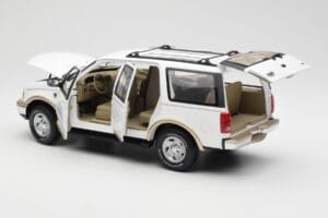 Ford Expedition Eddie Bauer Blanc UT Models 1:18 22712 Métal Moulé — image 5 sur 8