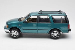 Ford Expedition XLT Vert Métallique UT Models 1:18 22717 Métal Moulé — image 4 sur 8