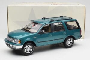 Ford Expedition XLT Vert Métallique UT Models 1:18 22717 Métal Moulé — image 8 sur 8