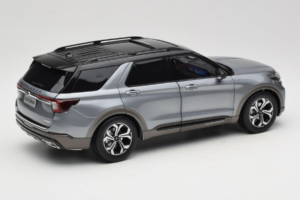Ford Explorer Gris OEM 1:18 FORD2020 Métal Moulé — image 3 sur 8