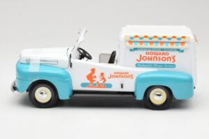 Ford F-1 Howard Johnson's Ice Cream Road Signature 1:18 92229 Métal Moulé — image 3 sur 6