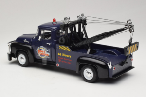 Ford F-100 Dépanneuse Bob's Towing Welly 1:18 19834-W Métal Moulé — image 5 sur 6