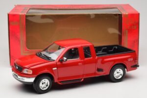 Ford F-150 Flareside SuperCab Rouge Mira 1:18 6217 Métal Moulé — image 8 sur 8