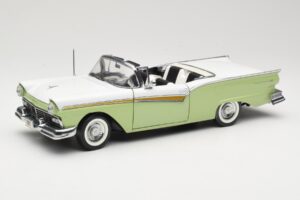 Ford Fairlane Skyliner Vert & Blanc Sun Star 1:18 FORD003 Métal Moulé