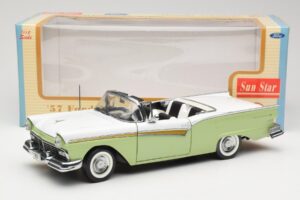 Ford Fairlane Skyliner Vert & Blanc Sun Star 1:18 FORD003 Métal Moulé — image 9 sur 9