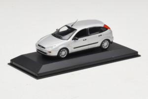 Ford Focus Mk1 Argent Minichamps 1:43 FOCUS006 Métal Moulé — image 2 sur 4