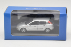 Ford Focus Mk1 Argent Minichamps 1:43 FOCUS006 Métal Moulé — image 4 sur 4
