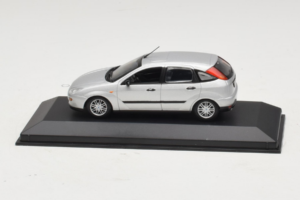 Ford Focus Mk1 Argent Minichamps 1:43 FOCUS006 Métal Moulé