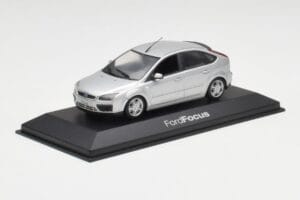 Ford Focus Mk2 Moondust Argent Minichamps 1:43 FOCUS002 Métal Moulé — image 2 sur 4