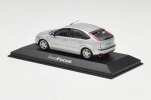 Ford Focus Mk2 Moondust Argent Minichamps 1:43 FOCUS002 Métal Moulé — image 3 sur 4