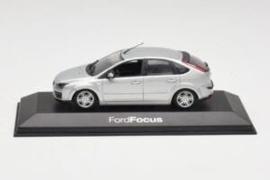 Ford Focus Mk2 Moondust Argent Minichamps 1:43 FOCUS002 Métal Moulé