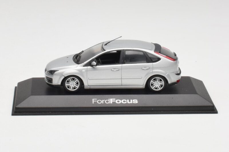 Ford Focus Mk2 Moondust Argent Minichamps 1:43 FOCUS002 Métal Moulé