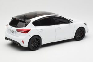 Ford Focus ST Mk4 Frozen Blanc MCG 1:18 MCG18453 Métal Moulé — image 2 sur 6