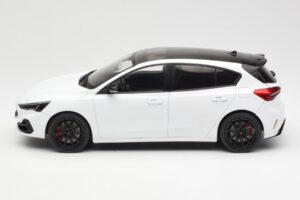 Ford Focus ST Mk4 Frozen Blanc MCG 1:18 MCG18453 Métal Moulé — image 3 sur 6