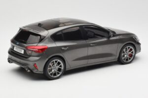 Ford Focus ST Mk4 Gris MCG 1:18 MCG18454 Métal Moulé — image 2 sur 6