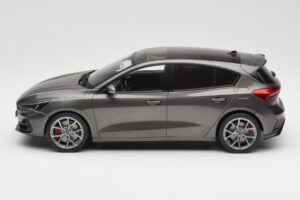 Ford Focus ST Mk4 Gris MCG 1:18 MCG18454 Métal Moulé — image 3 sur 6