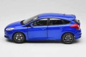 Ford Focus ST Mk2 Blue Metallic Minichamps 1:18 110082001 Métal Moulé — image 4 sur 8