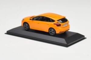Ford Focus ST Mk3 Tangerine Scream Minichamps 1:43 FOCUS001 Métal Moulé — image 3 sur 4