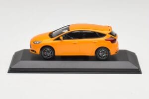 Ford Focus ST Mk3 Tangerine Scream Minichamps 1:43 FOCUS001 Métal Moulé