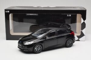 Ford Focus ST Mk2 Panther Black Metallic Minichamps 1:18 110082000 Métal Moulé — image 8 sur 8