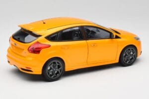 Ford Focus ST Mk2 Tangerine Scream Minichamps 1:18 110082005 Métal Moulé — image 3 sur 8