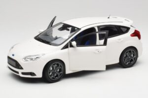 Ford Focus ST Mk2 Blanc Minichamps 1:18 110082004 Métal Moulé — image 2 sur 8
