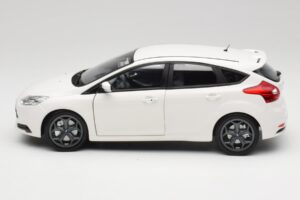 Ford Focus ST Mk2 Blanc Minichamps 1:18 110082004 Métal Moulé — image 4 sur 8