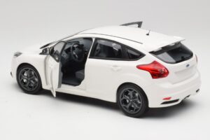 Ford Focus ST Mk2 Blanc Minichamps 1:18 110082004 Métal Moulé — image 5 sur 8