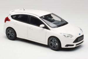 Ford Focus ST Mk2 Blanc Minichamps 1:18 110082004 Métal Moulé — image 6 sur 8