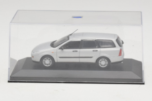 Ford Focus Mk1 Turnier Argent Minichamps 1:43 FOCUS004 Métal Moulé — image 4 sur 5
