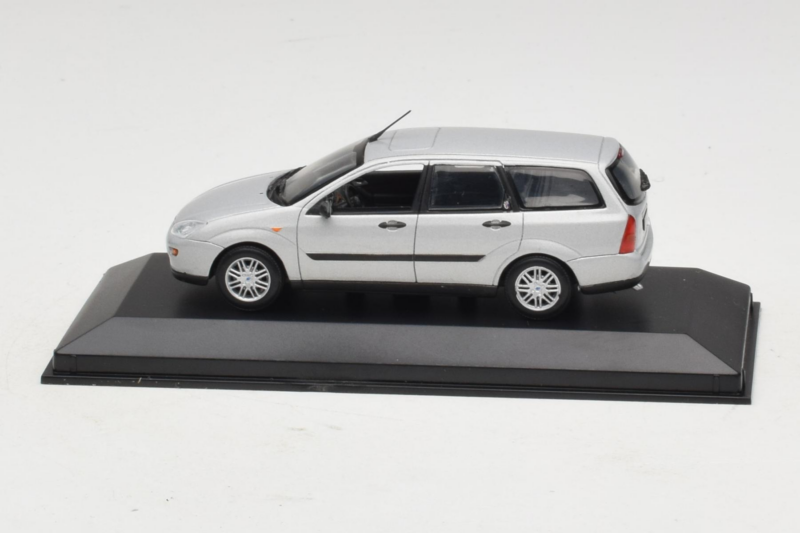 Ford Focus Mk1 Turnier Argent Minichamps 1:43 FOCUS004 Métal Moulé