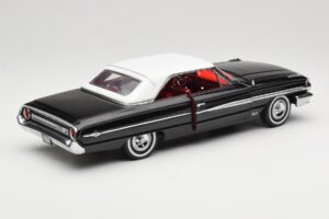 Ford Galaxie 500 Noir Sun Star 1:18 1442 Métal Moulé — image 3 sur 8