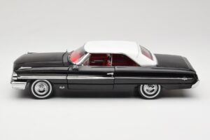 Ford Galaxie 500 Noir Sun Star 1:18 1442 Métal Moulé — image 4 sur 8